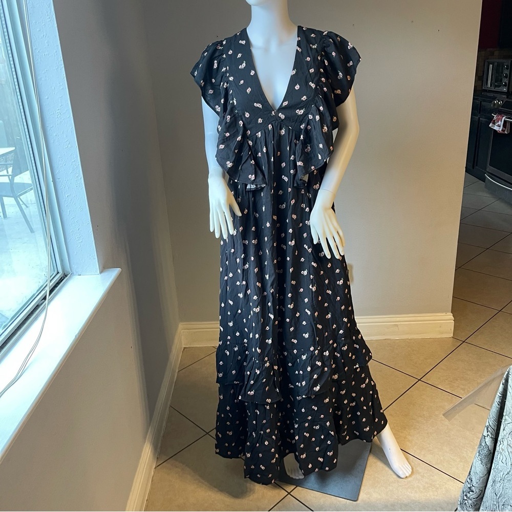 Floral Butterfly-Sleeve Maxi Dress
Size Medium
New
Brand is Forever 21 - Picture 2 of 14